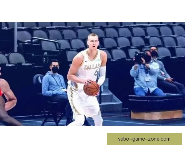 波尔津吉斯罚球时勇士仅剩2人替补席 7人缺阵影响球队表现